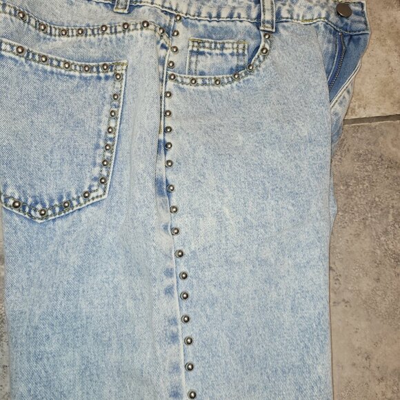 Light Denim High Rise Boot Cut Jeans with Metal Round Ball Design - Picture 15 of 15